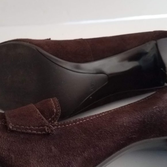 Rarely Worn Talbots Brown Suede High Heels - Picture 5 of 7